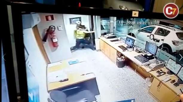 Intento de robo frustrado con violencia en el parquin de San Telmo (Foto C7)